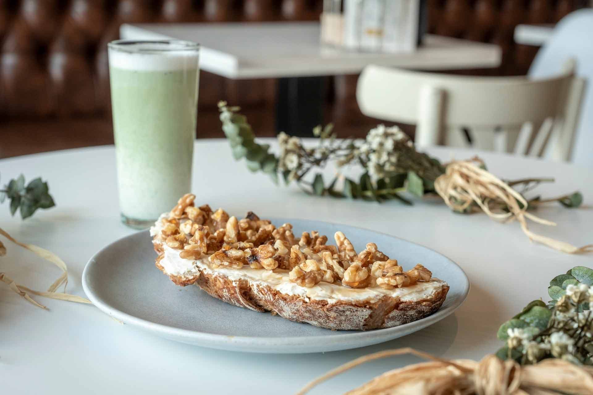 Ven a disfrutar de tu té matcha en Vimianzo en nuestra cafetería